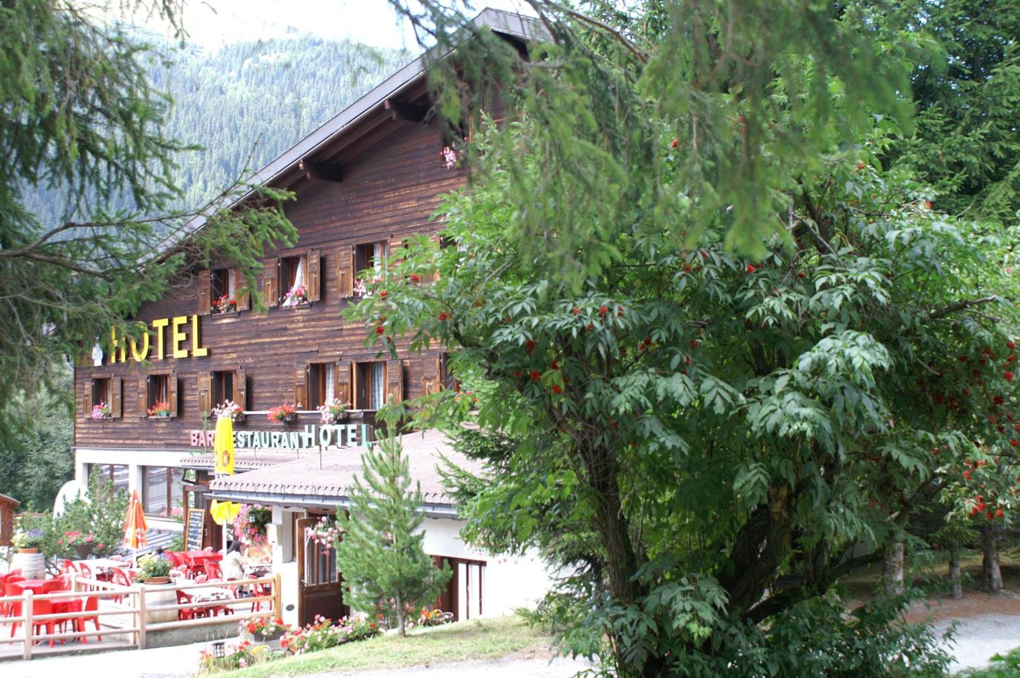 Au Bivouac De Napoleon Et Spa Hotel Bourg Saint Pierre Ruang foto